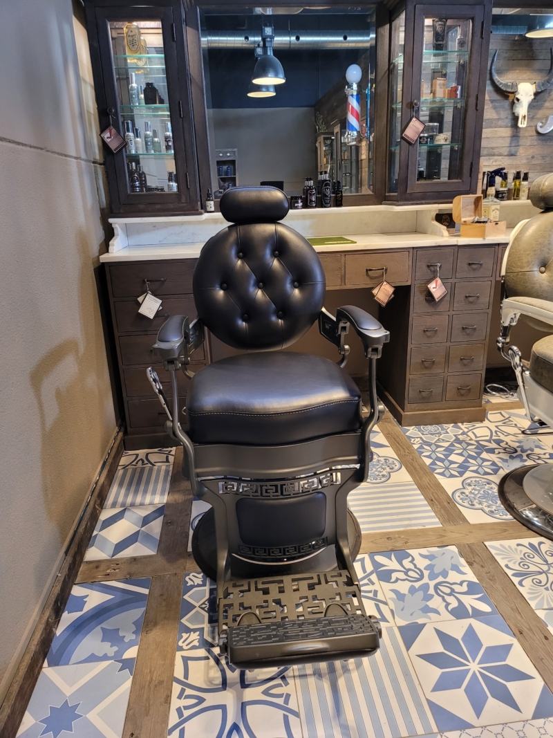 Barberstoel | Zwart grijs | Kappersmeubilair | Barbermeubels | Salon stoelen